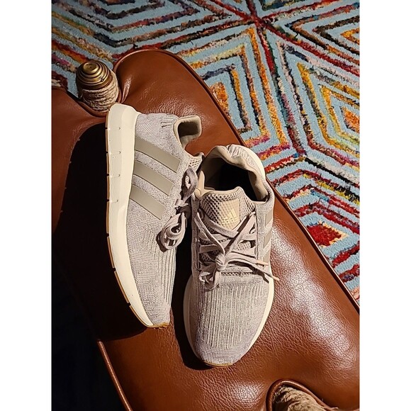 Adidas Swift Run neutral, natural  Running Shoes Lace Up Low Top Mns 7 Wms 9 - Picture 1 of 8